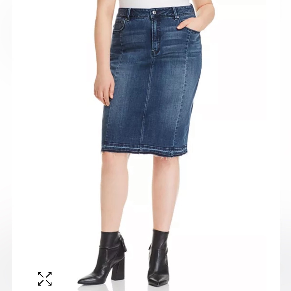 REBEL Rebel Wilson x Angles denim
Pencil skirt w/ stretch and ragged hem 16W